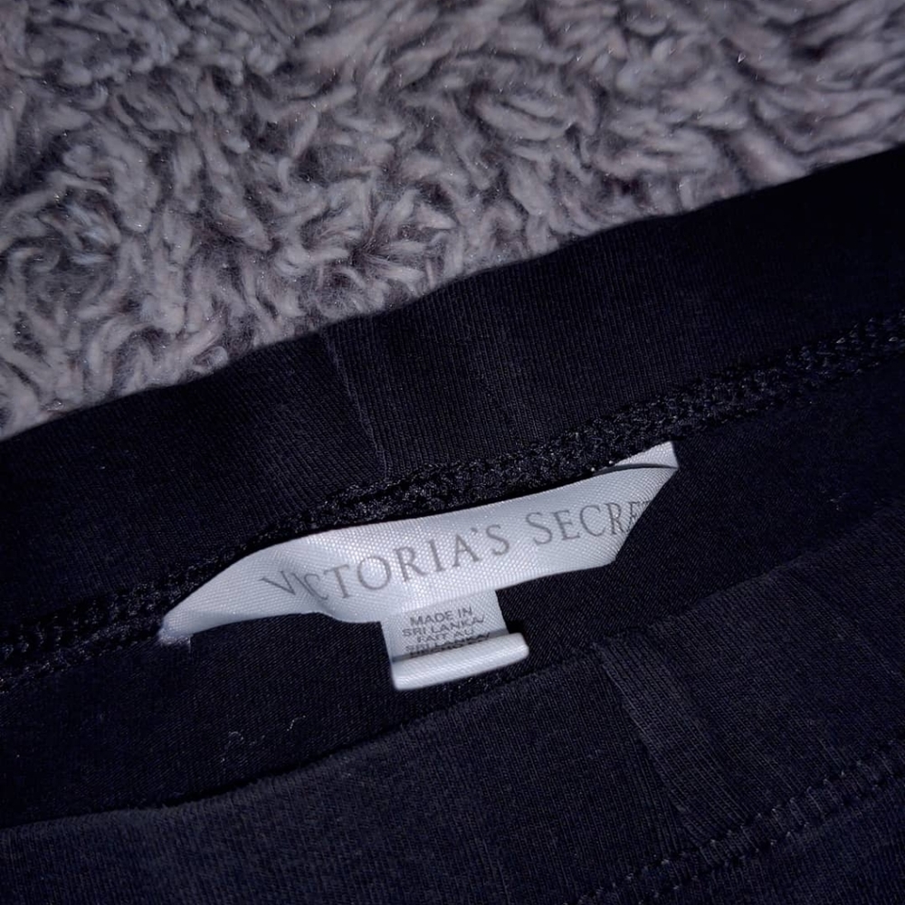 VS black  leggings!